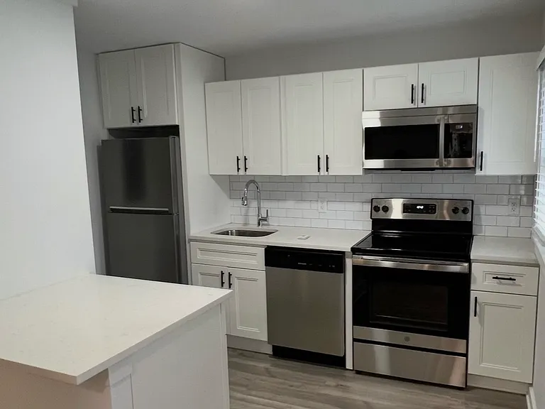 185 Laurel St #1A — Photo 1