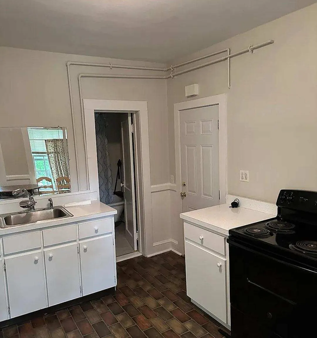 1 bed, 1.0 bath, 2818 sqft, $1,600 — Photo 3