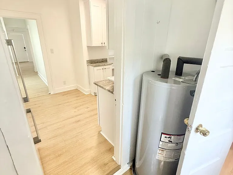 829 43rd St — Photo 39