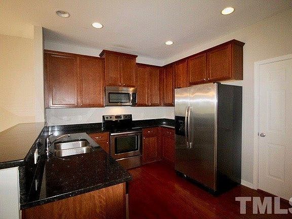 5th image of 111 Golden Meadow Ct