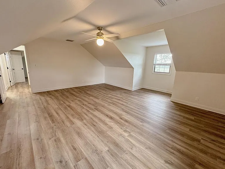 5121 FM 446 — Photo 34