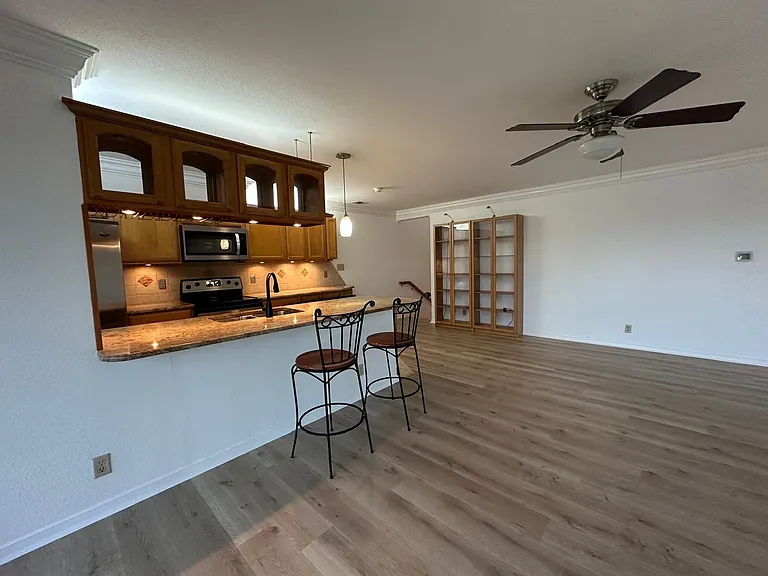 510 E Avenue J #C — Photo 6