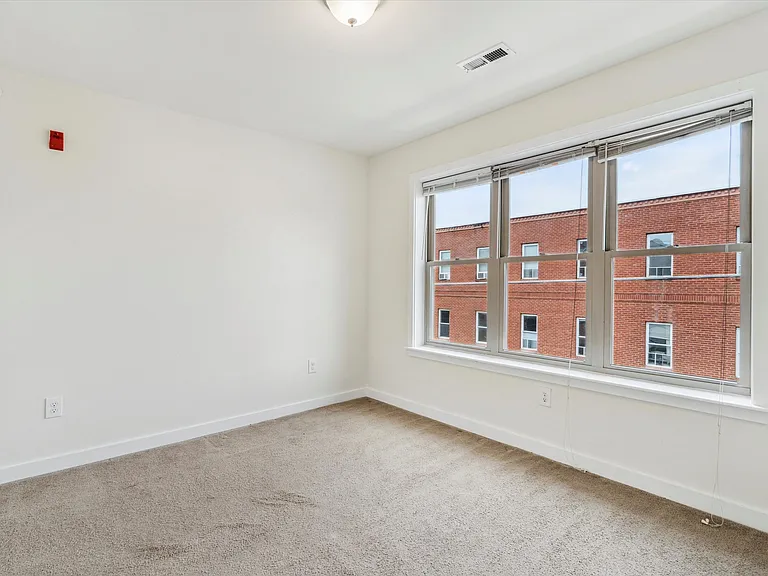 2025 N 17th St #202 — Photo 16