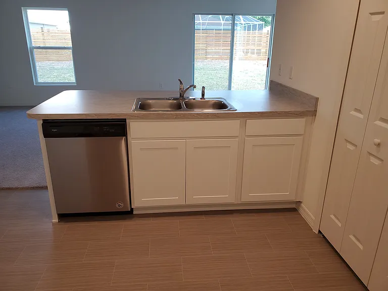 611 SW McComb Ave — Photo 7