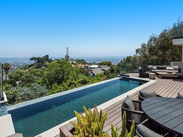 2826 Las Alturas St — Photo 15