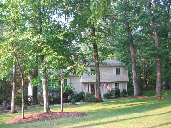 27 Hunters Trl, Warren, NJ 07059