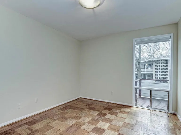 7523 Spring Lake Dr #B-2 — Photo 8