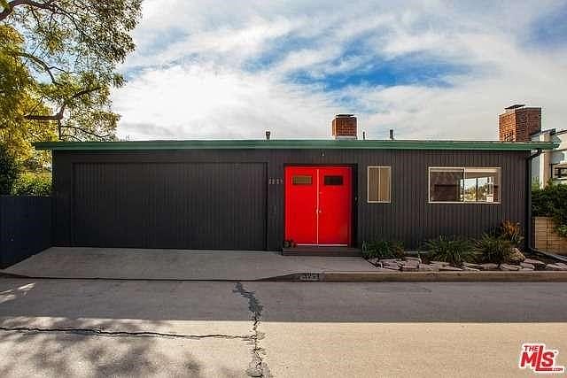 1st image of 3221 Fernwood Ave