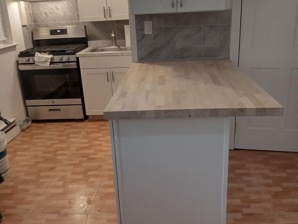 1st image of 663 Clarence Ave Floor 1