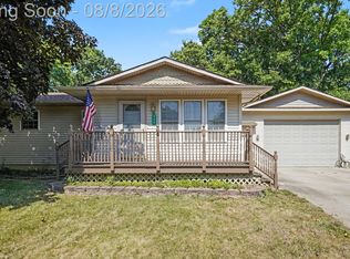 360 Park Ln, Linden, MI 48451