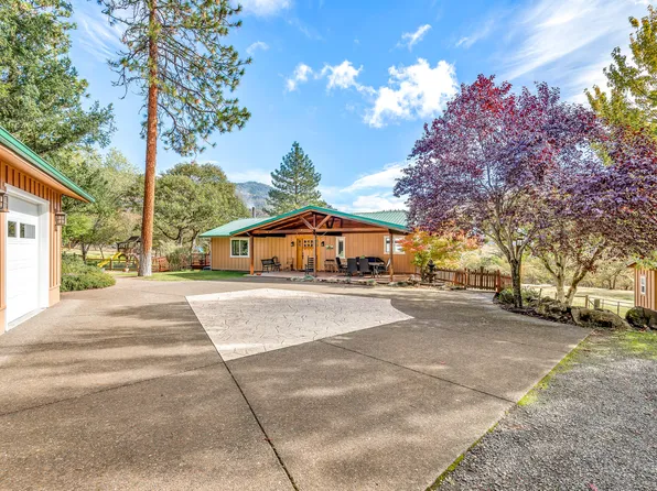 7811 Lost Creek Rd, Eagle Point, OR 97524