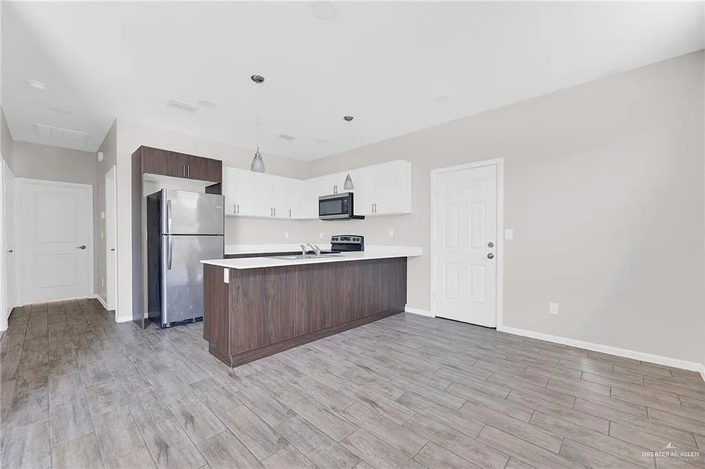2 bed, 2.0 bath, 4480 sqft, $1,150 — Photo 3