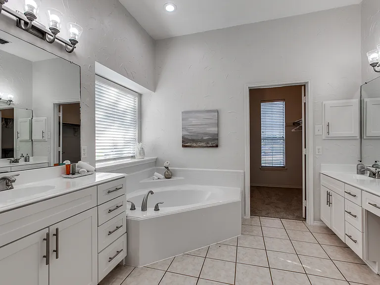 2905 Oak Tree Dr — Photo 19
