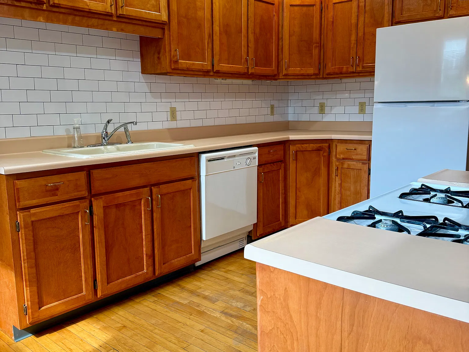 1 bed, 850 sqft, $1,340 — Photo 3