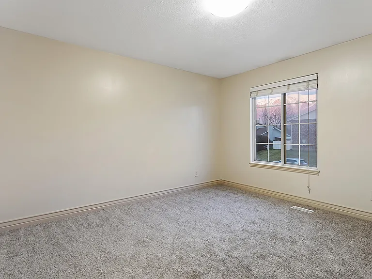 717 N 400 W — Photo 10