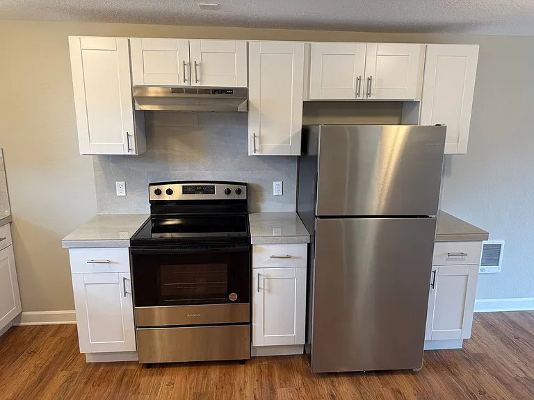 MAC CITY APARTMENTS — Photo 5