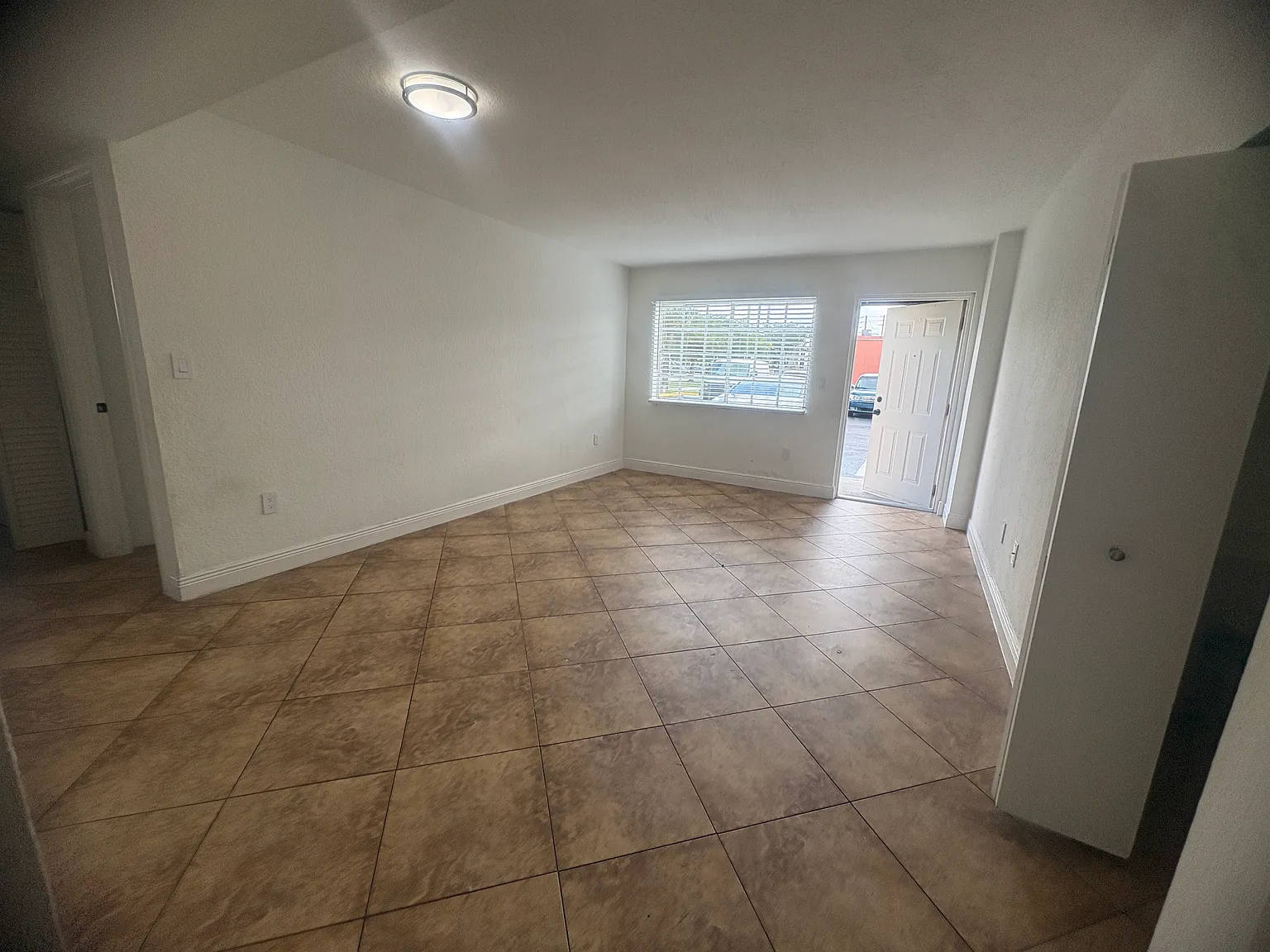 2 bed, 1300 sqft, $2,400 — Photo 2