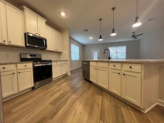 4th image of 3077 Sunmoon Ln