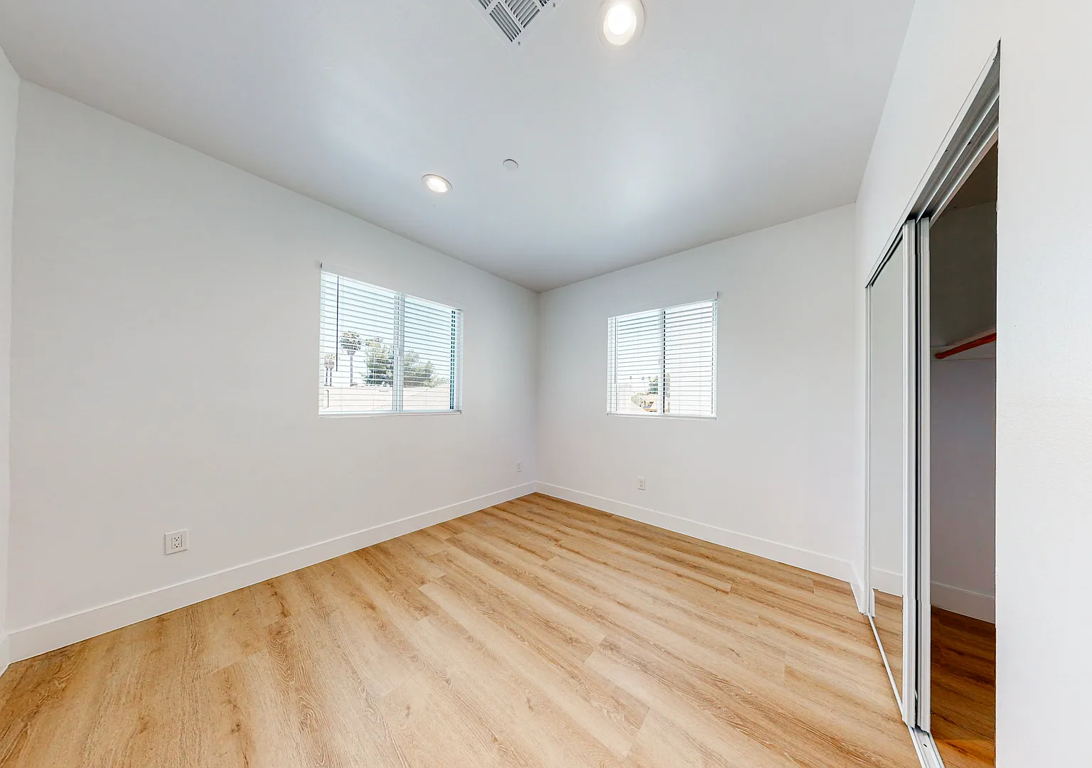 5 bed, 5.5 bath, 1800 sqft, $1,000 — Photo 4