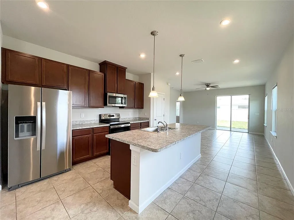 3 bed, 2.0 bath, 1500 sqft, $2,200 — Photo 4