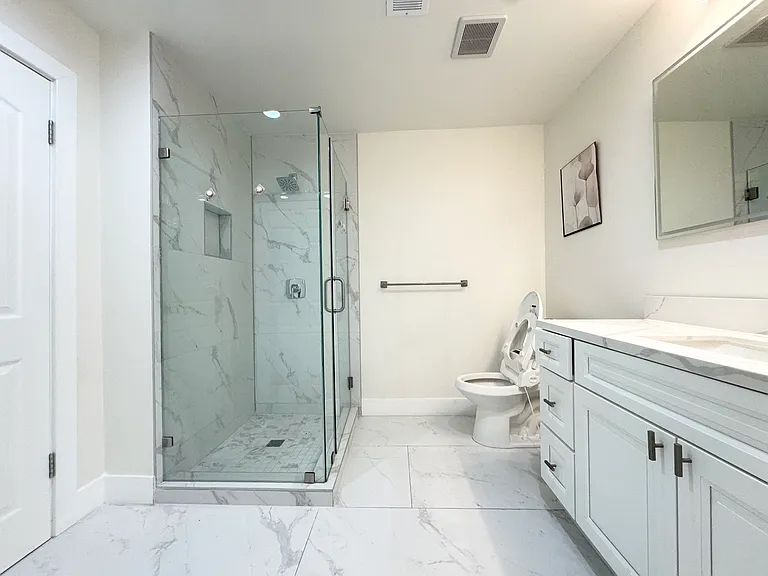 2215 El Monte Ave — Photo 12