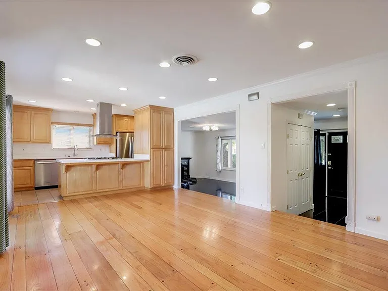 1589 Saint Regis Dr — Photo 10