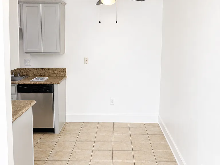 1386 E Madison Ave #17 — Photo 5