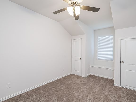 5th image of 336 Emerald Creek Dr