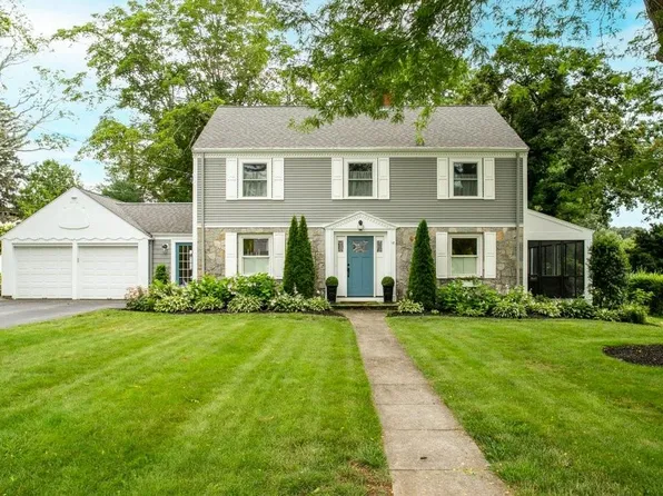 12 Brentonwood Ave, Barrington, RI 02806