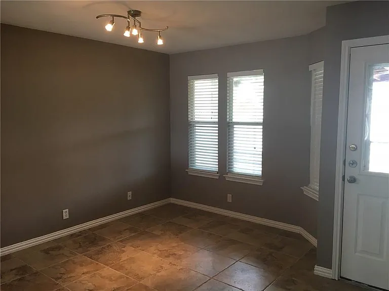 312 Estate Dr — Photo 7