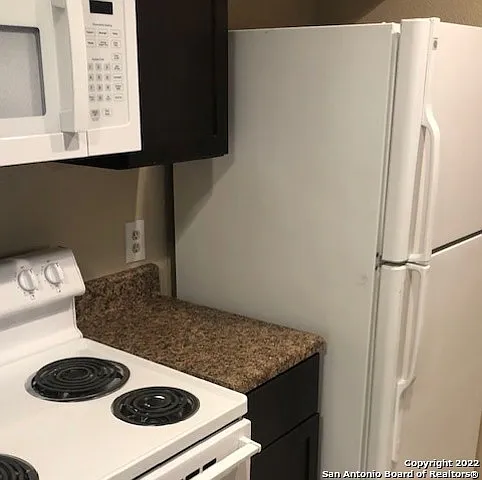 2 bed, 2.5 bath, 1200 sqft, $1,060 — Photo 3