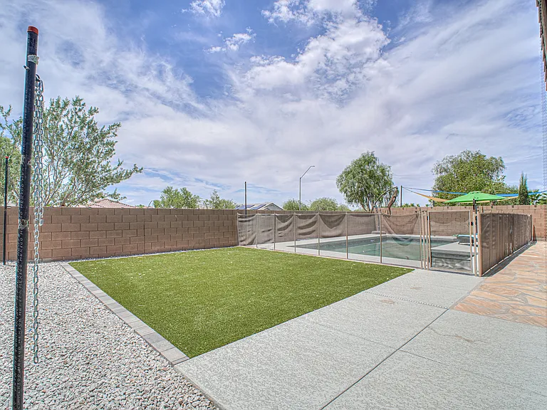 1793 N Westfall Ln — Photo 36
