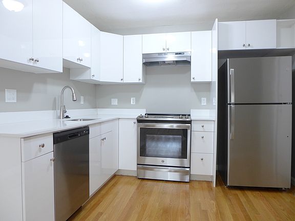 4th image of 163 Calumet St #2