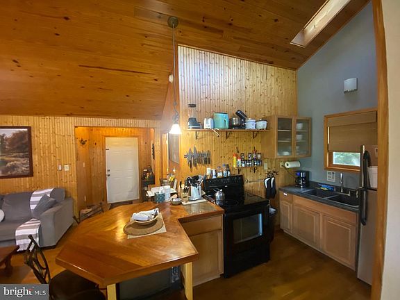 2nd image of 568 Cliff Heights Rd