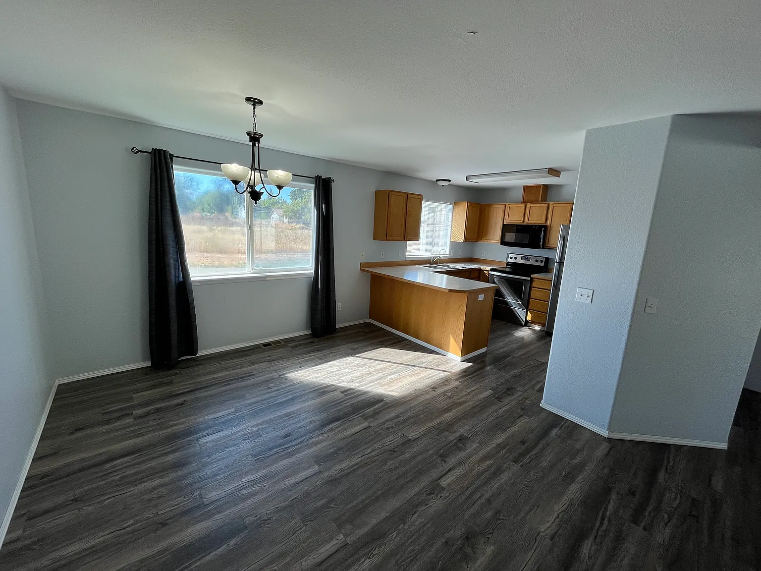 2 bed, 1.5 bath, 1122 sqft, $1,675 — Photo 1