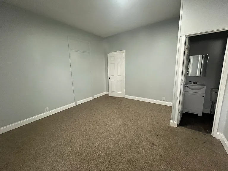 428 S 15th St — Photo 11