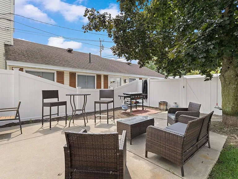 616 Hevey St — Photo 24
