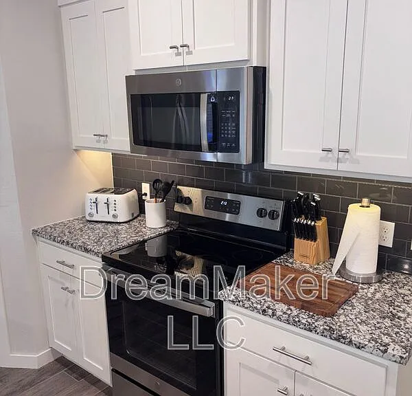 2819 Clifton Ter — Photo 8