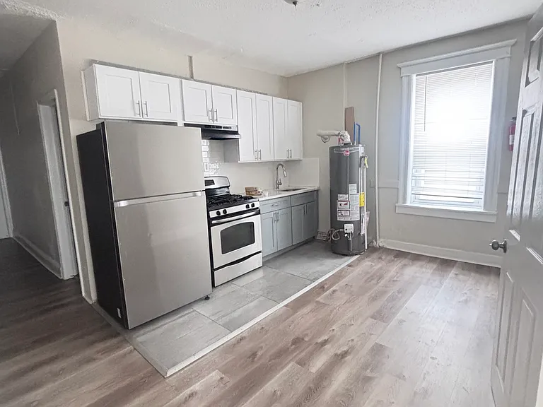 672 Grand St #C — Photo 4
