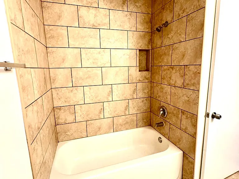 2100 Forest Knoll Dr NE #202 — Photo 6