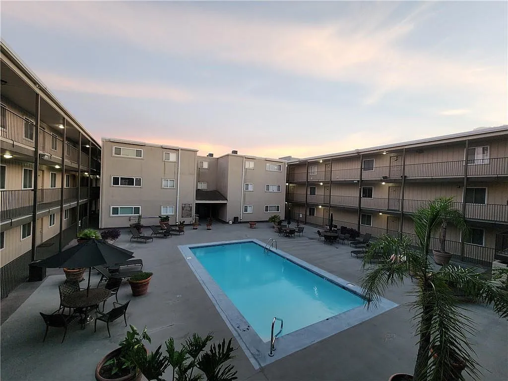 2 bed, 971 sqft, $2,600 — Photo 4