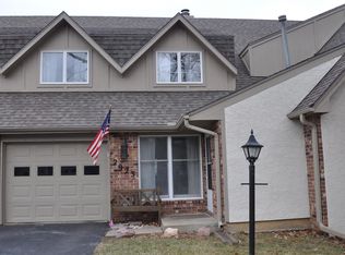 2923 SW Foxcroft 3 Ct, Topeka, KS 66614