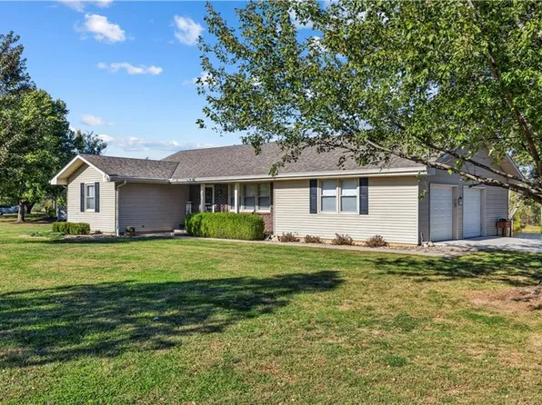 22195 Dunn Dr, Spring Hill, KS 66083