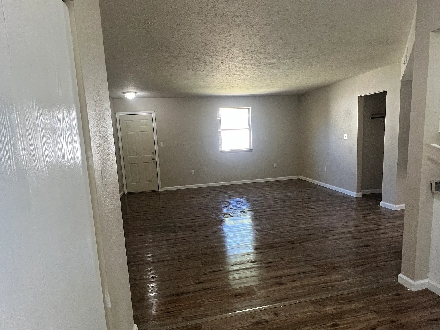 S 6th St, Herrin — Photo 4
