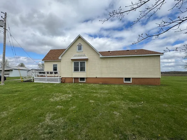 820 Paris St, Dewitt, IL 61735