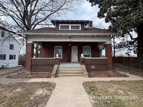 1208 Hillcrest Dr Photo 1