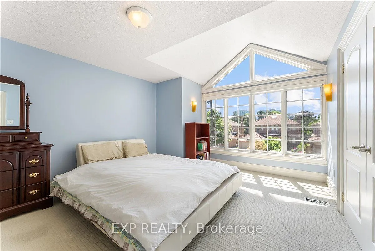 6 bed, $5,400 — Photo 4