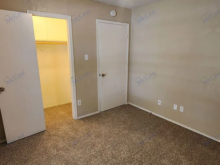2204 Oak Hill Dr — Photo 13