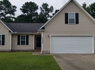 3706 Pioneer Dr, Hope Mills, NC 28348