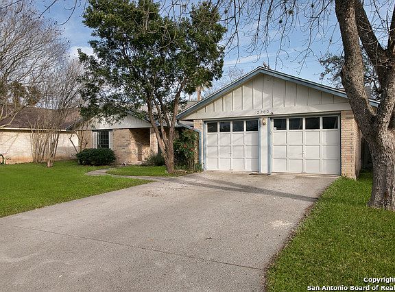 4th image of 2702 Oak Leigh St